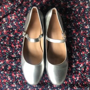 Silver MaryJane, Vegan Leather, New. Size 39.